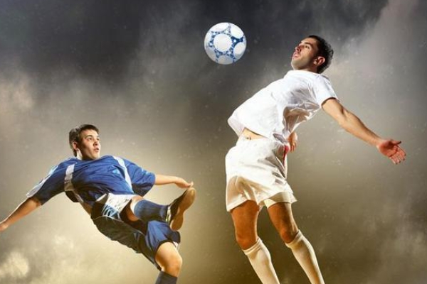 為什么足球球員的薪資都很高？